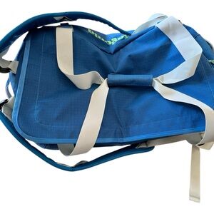 Patagonia 40L  black hole duffel Blue and yellow color